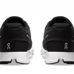 On Running Cloud 5 Black/White