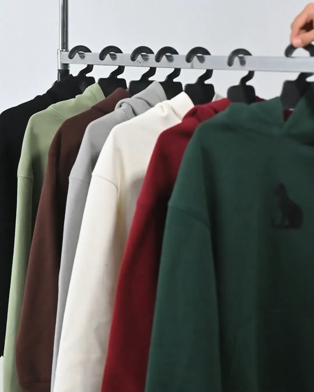 Hoodie مش مجرد هودي… ده راحة طول اليوم. قطن 100% ميلتون كومباكت تقيل وثابت، ضد الوبرة والانكماش. ✔ ضمان سنة ✔ معاينة قبل الاستلام ✔ دفع عند الاستلام أو فيزا
