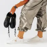 Flat sneakers from the distinctive designs of Guess GS-1