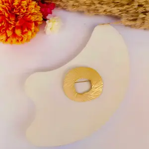 Hole pin