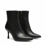 chic ankle boot with a sleek design R-903