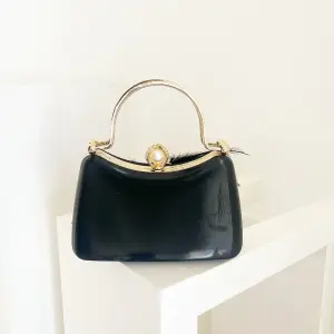 Black Feora Clutch