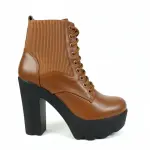 Wide-heeled boot with a stylish design B-26
