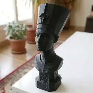 Low Poly Nefertiti Bust