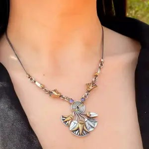 كوليه فضه عربي زهره اللوتس مدهب في سلفر