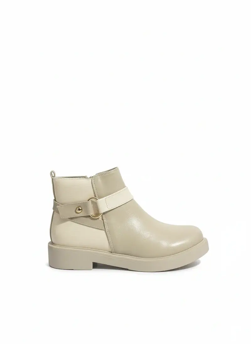 Boot with an elegant round buckle B-3
