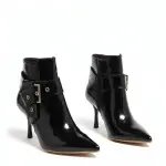 Boot featuring a glossy finish R-509