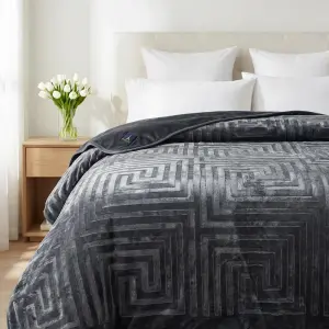 Stylish Embossed Light Blanket 1.7KG