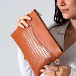-32% Chic Texture Clutch Bag-camel