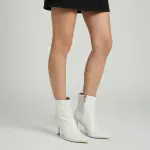 chic ankle boot with a sleek design R-903
