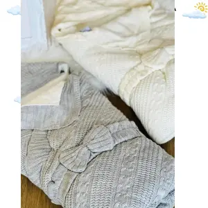 بطانية تريكو بورد مبطنة فرو مع مكان لراس البيبي