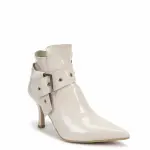 Boot featuring a glossy finish R-509