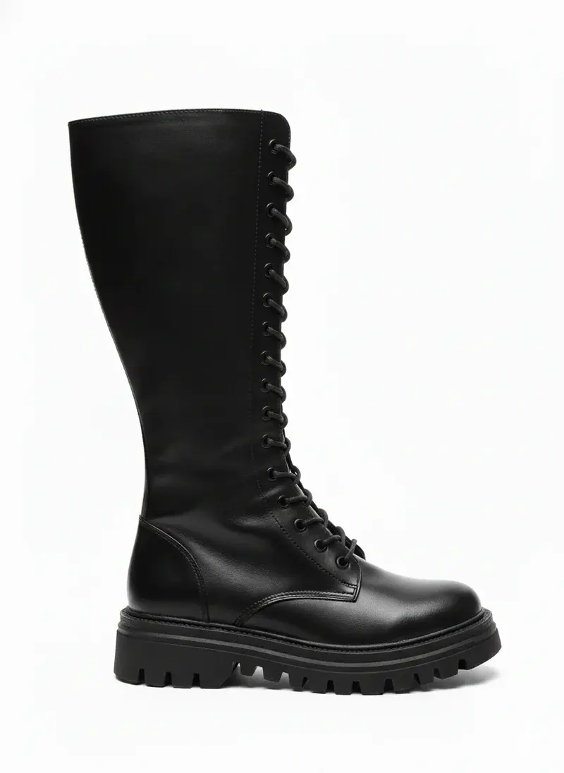 Tall boot with a bold and modern look B-65