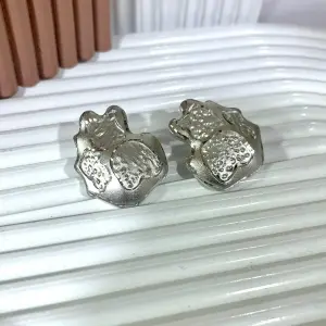 Shimmering Teddy Silver Studs.