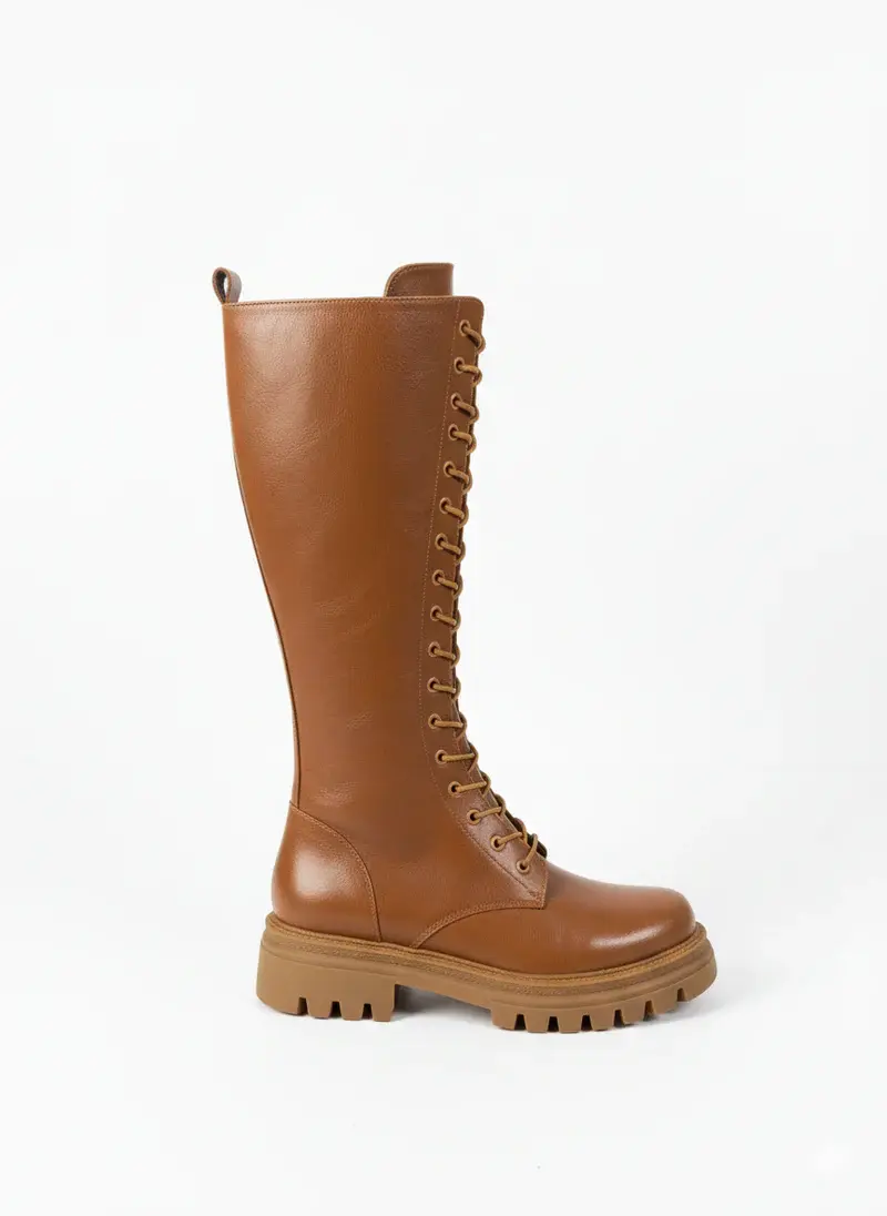 Tall boot with a bold and modern look B-65