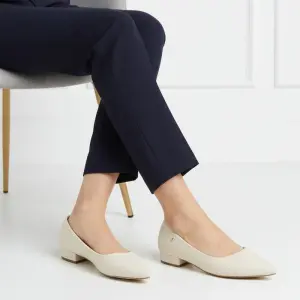 ballerina flats with a simple and elegant design BN-45
