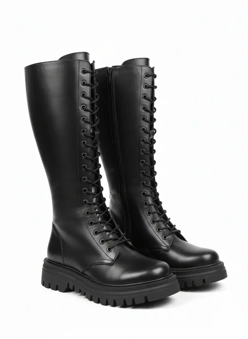 Tall boot with a bold and modern look B-65