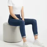Flat sneakers from the distinctive designs of Guess GS-1