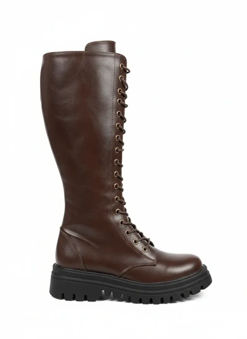 Tall boot with a bold and modern look B-65