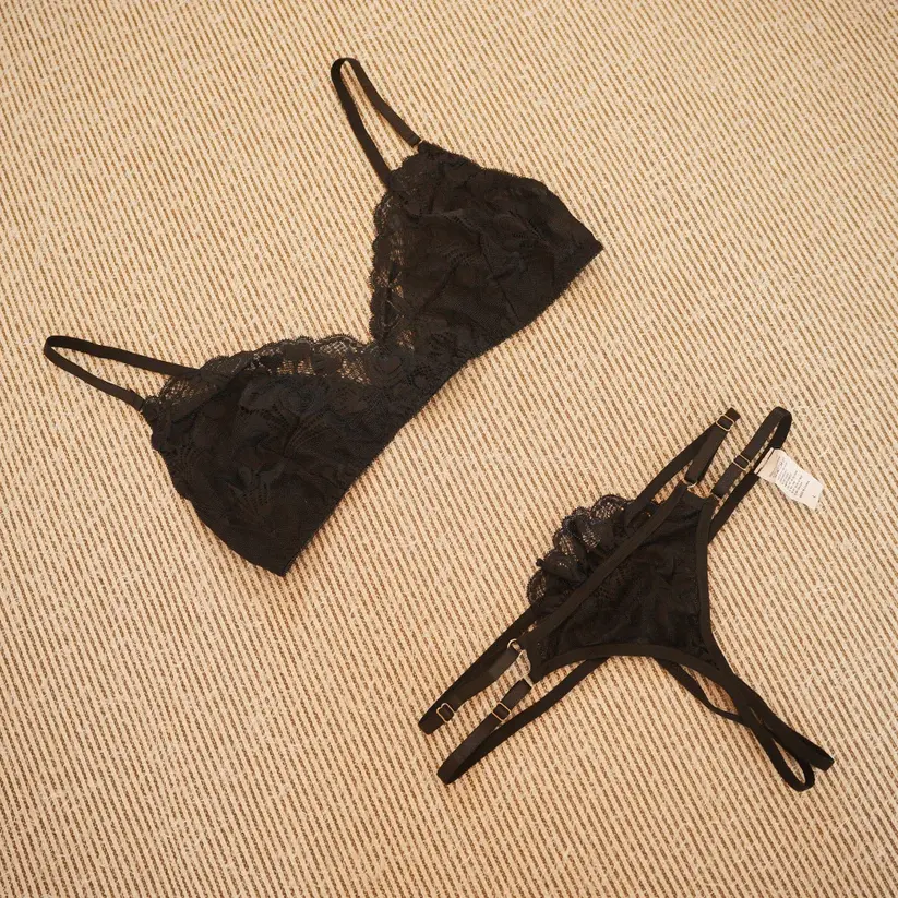 Classic Black Lace Underwire Bra Panty Set
