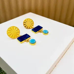 Blue wheel earring