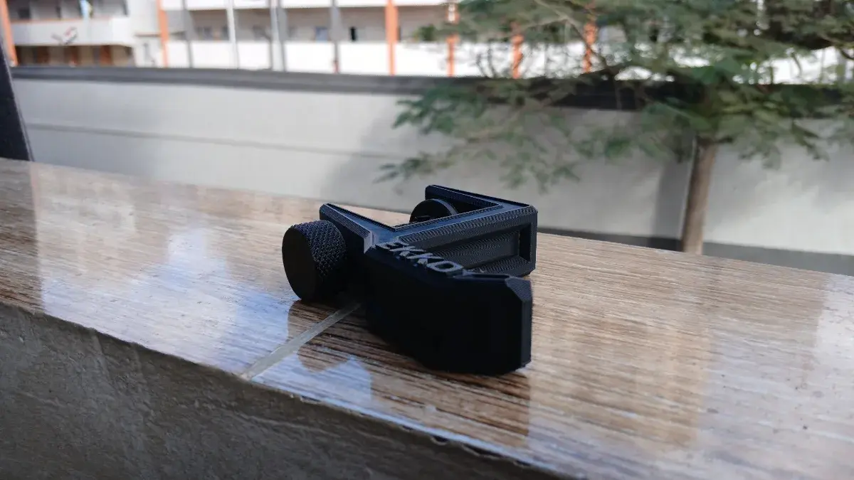Sonic Dock – Clamp On Headphone Holder