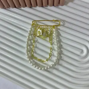 White pin