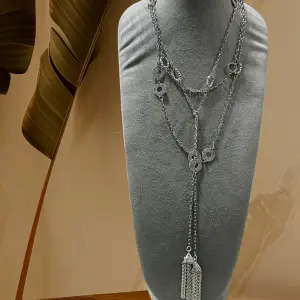 Open media 1 in modal Yomn Jewellery Infinity necklace