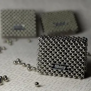 Shiny Silver Beaded Clutch – A Statement of Elegance and Artistry