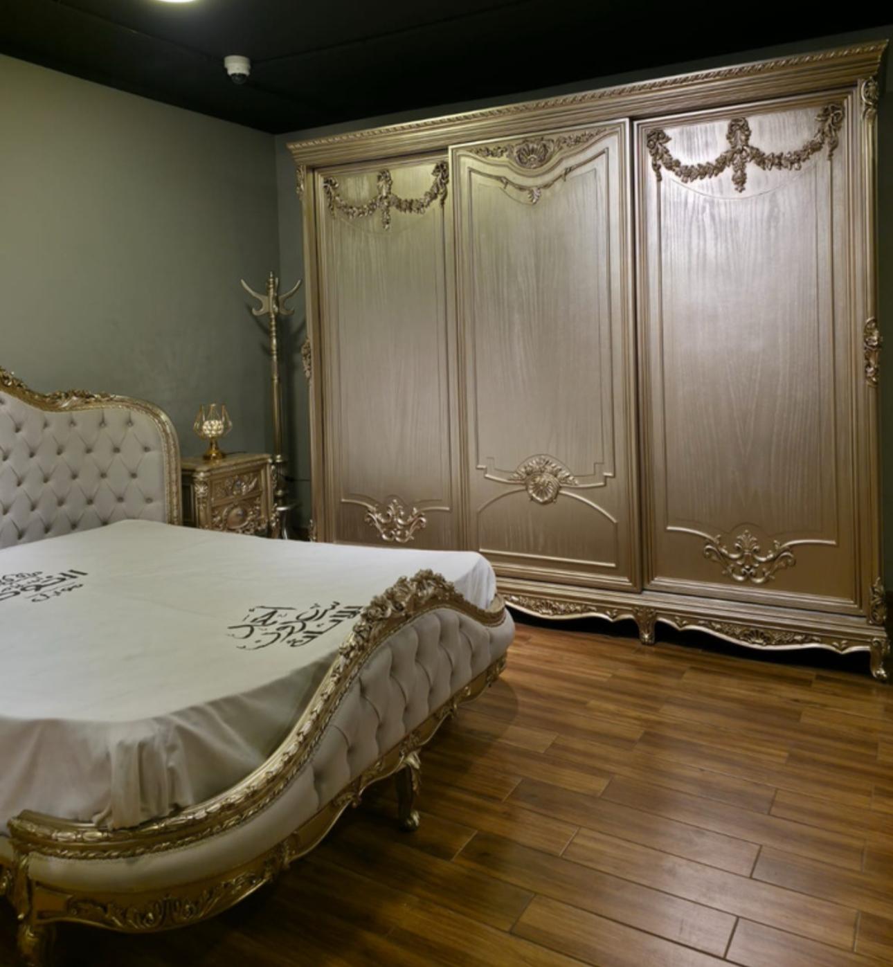 royal classic bedroom