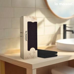 BLACK EXFOLIATING TOWEL