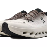 On Cloudtilt 'Clove Sand'