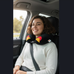 وسادة سفر مريحة أسود بتصميم الأهرامات - مثالية للرحلات والسيارة