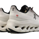 On Cloudtilt 'Clove Sand'