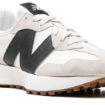 New Balance 327 Moonbeam – Black Gum