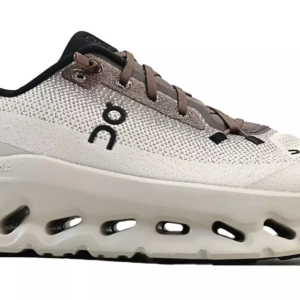 On Cloudtilt 'Clove Sand'