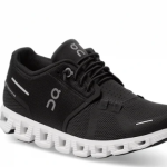 On Running Cloud 5 Black/White