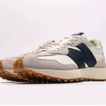 New Balance 327 Moonbeam Outerspace