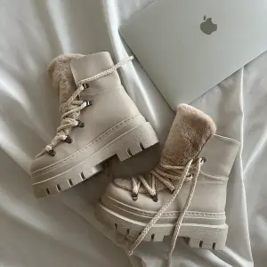 Fur leather boot