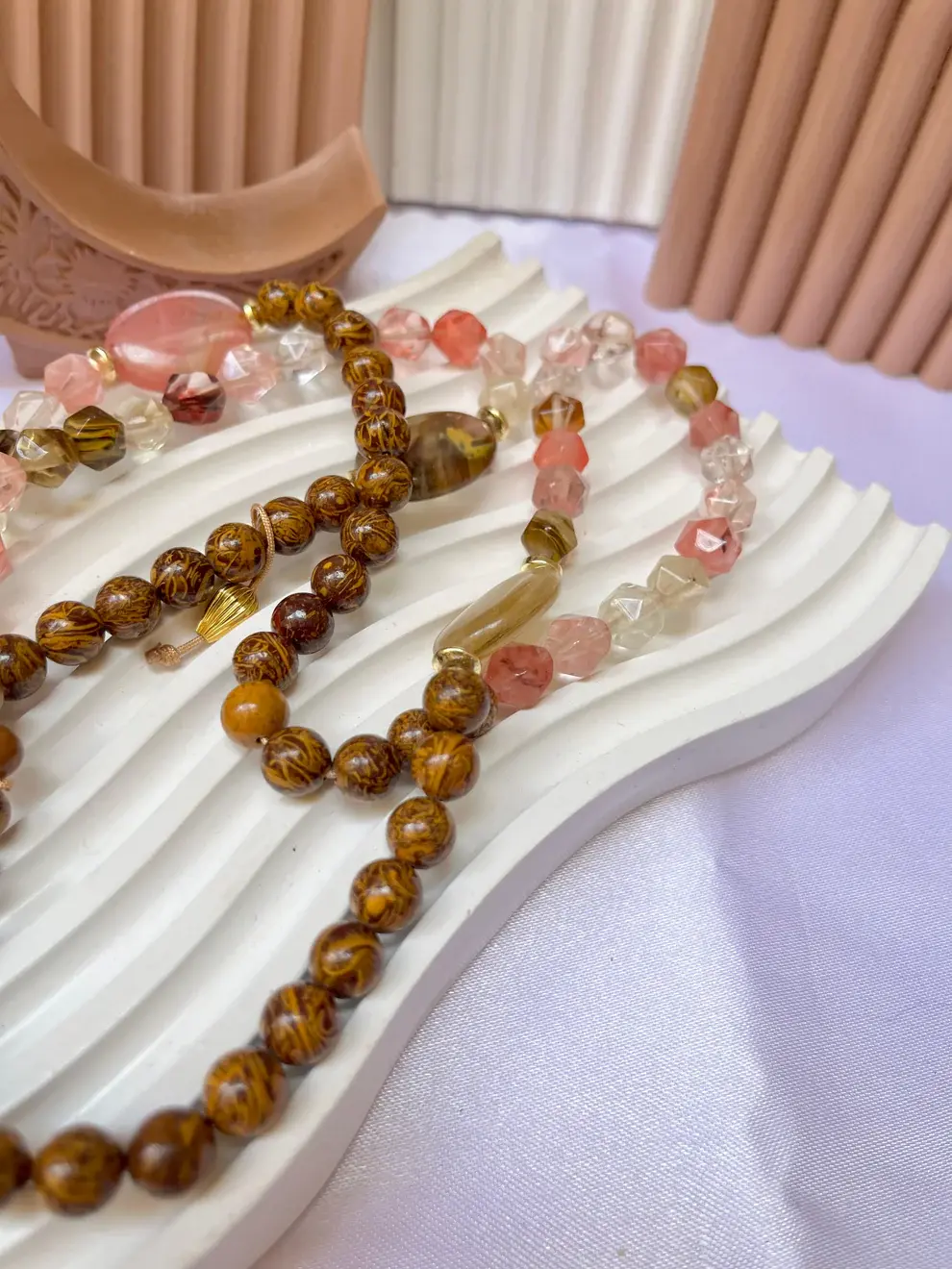 Serene Threads (خيوط السكينة)