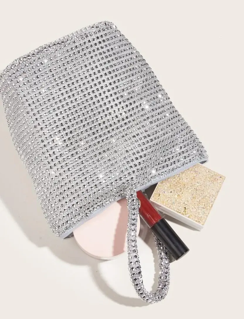 Silver Avara Clutch