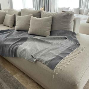 Dual-tone linen couch cover