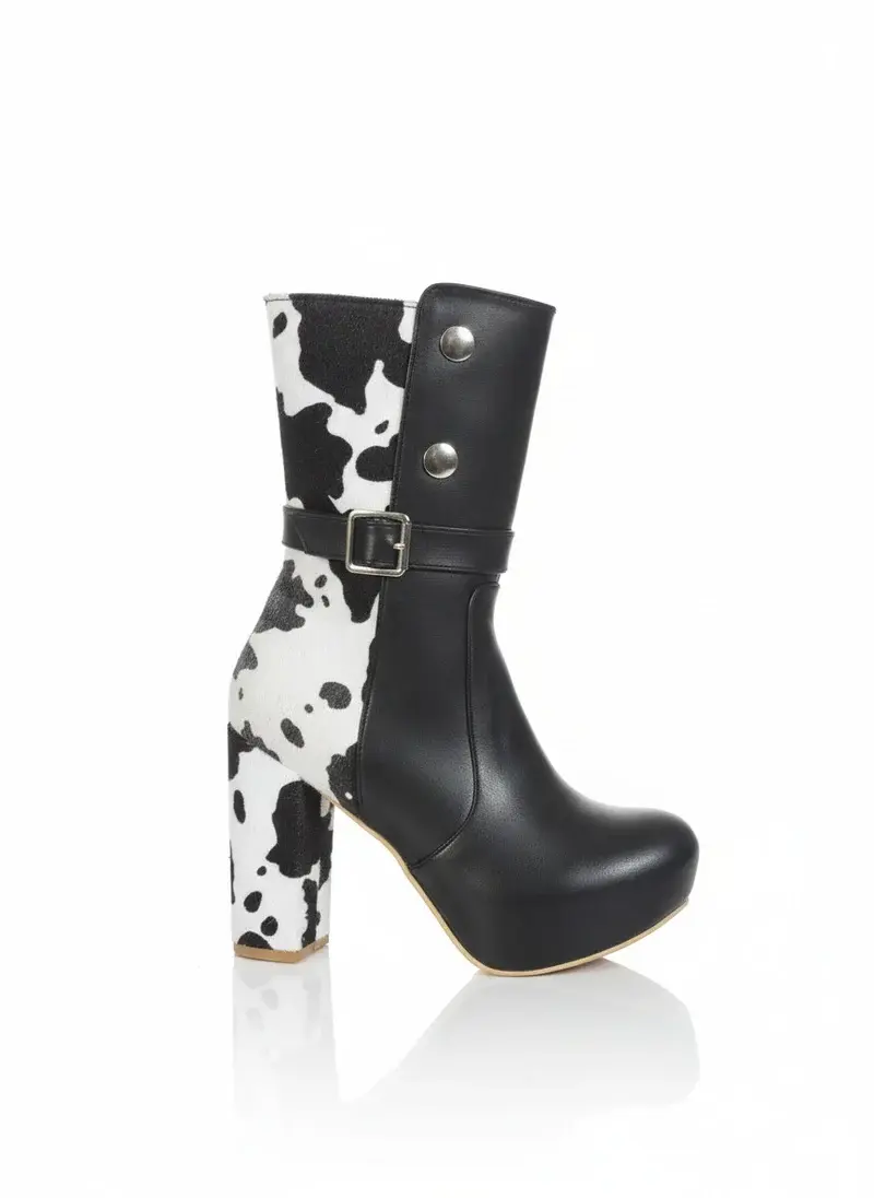 Bold boot with a unique design R-50