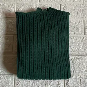 Cut Sleeve Basic (Dark Green)