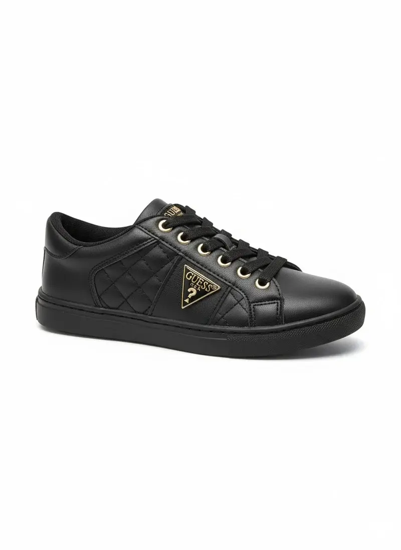 Flat sneakers from the distinctive designs of Guess GS-1