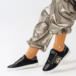 sneakers distinctive designs - MK