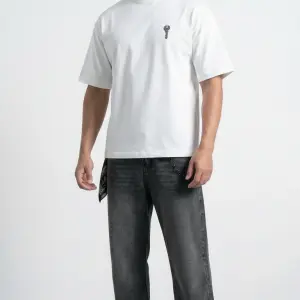 WHITE T-SHIRT