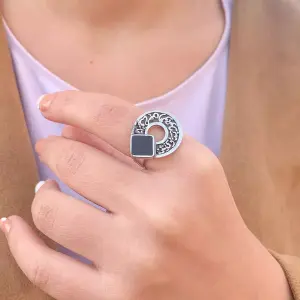 خاتم يا روح عن الوجود بها اكتفى