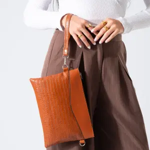 -32% Chic Texture Clutch Bag-camel