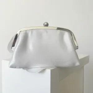 White BLOOM Clutch